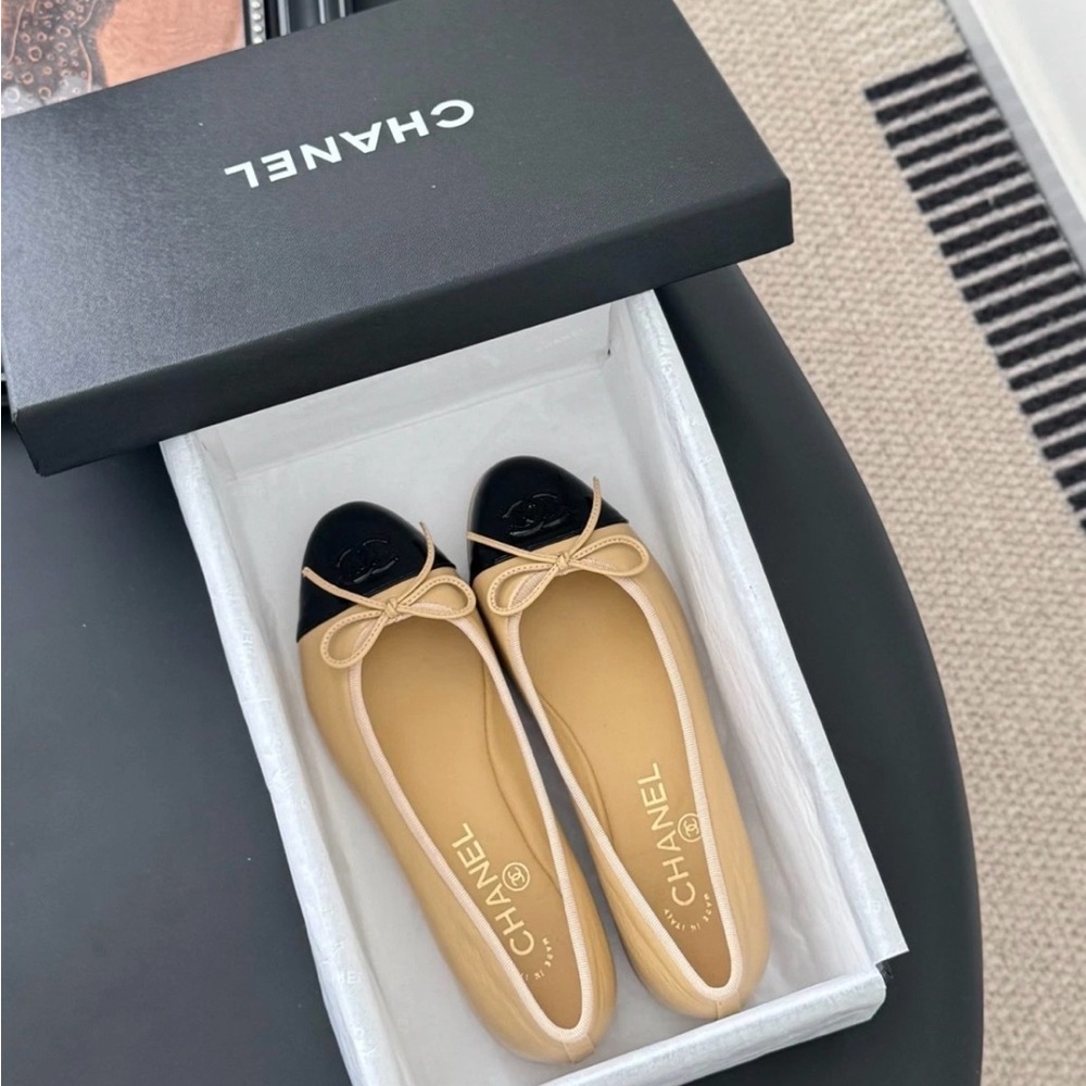 CHANEL Beige and Black Cap-Toe Bow Ballet Flats 37